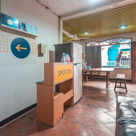 Spot On 2033 Kayumanis Homestay Syariah Jakarta Exterior foto