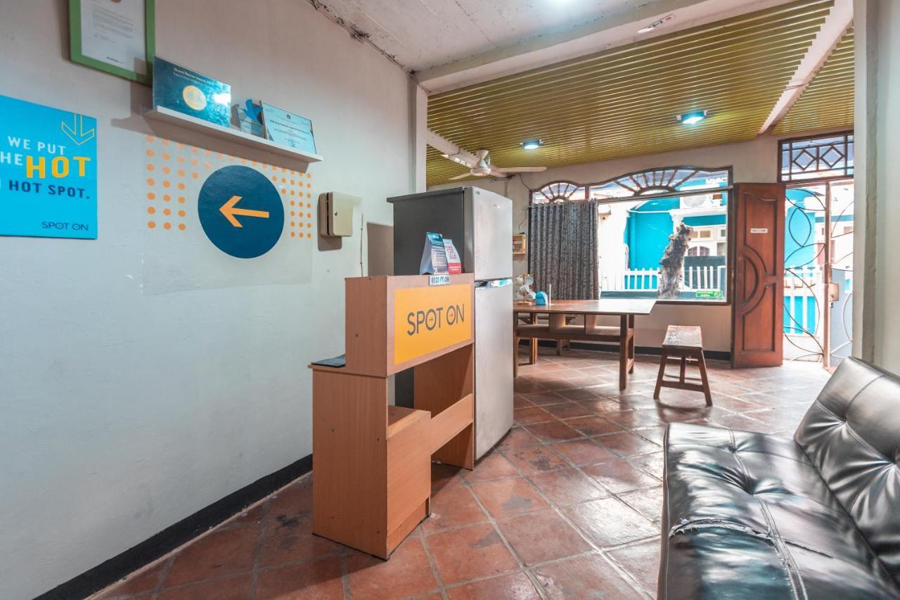Spot On 2033 Kayumanis Homestay Syariah Jakarta Exterior foto