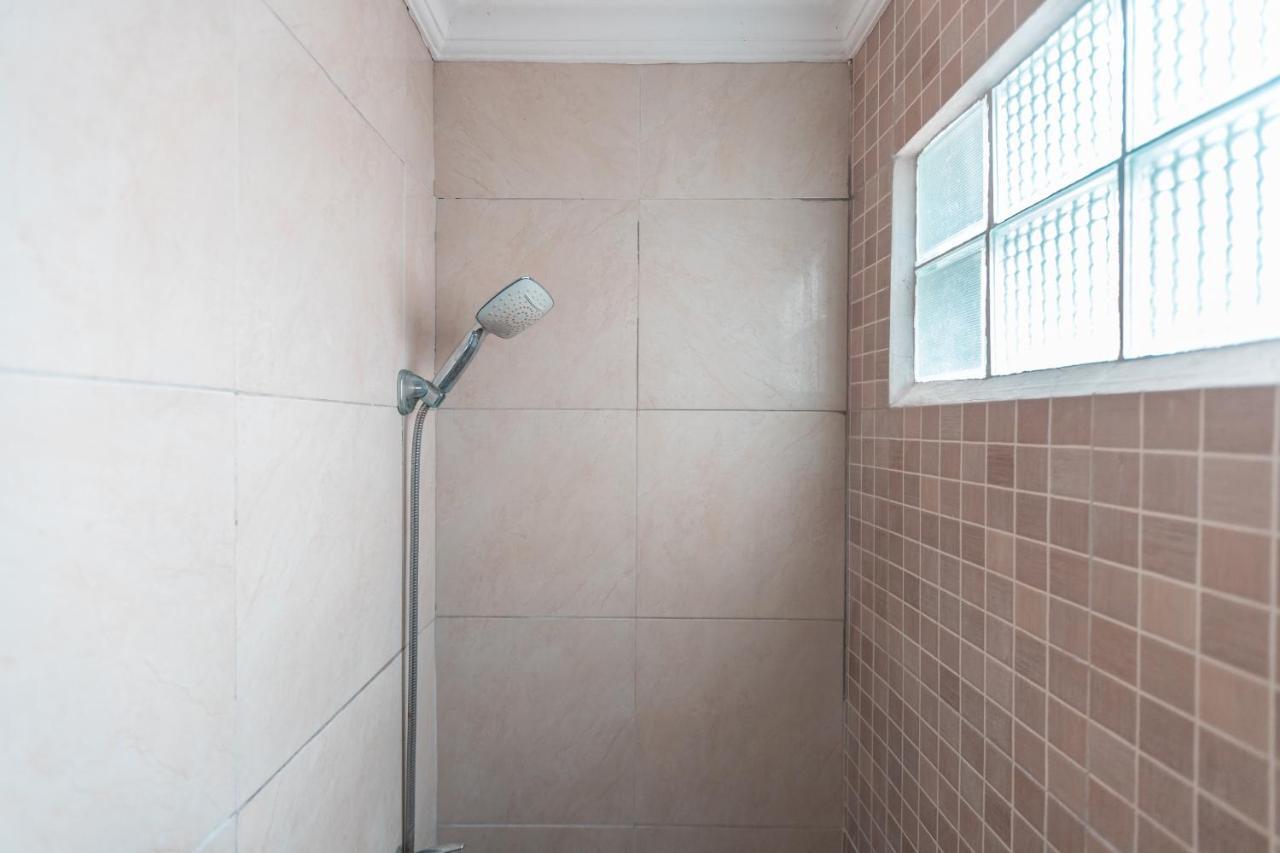 Spot On 2033 Kayumanis Homestay Syariah Jakarta Exterior foto