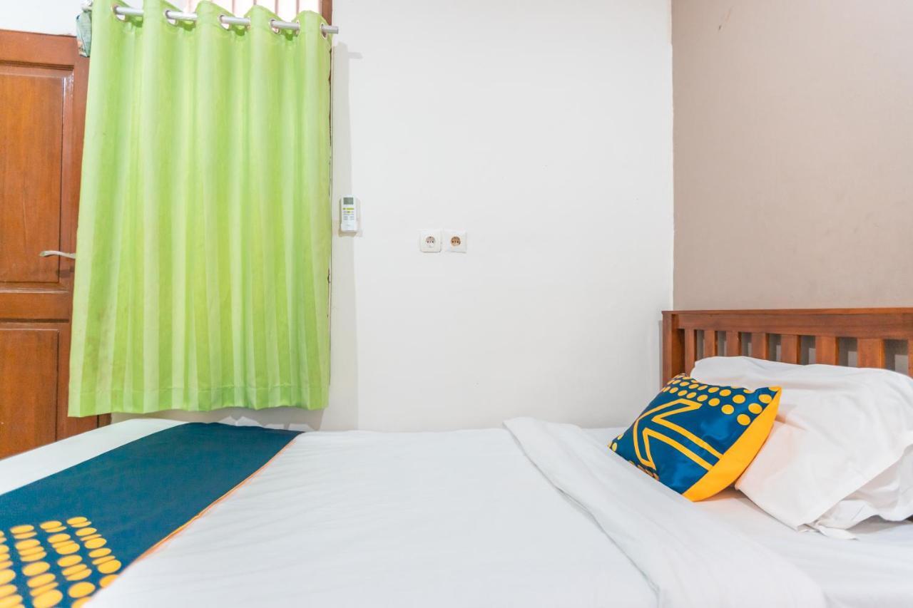Spot On 2033 Kayumanis Homestay Syariah Jakarta Exterior foto