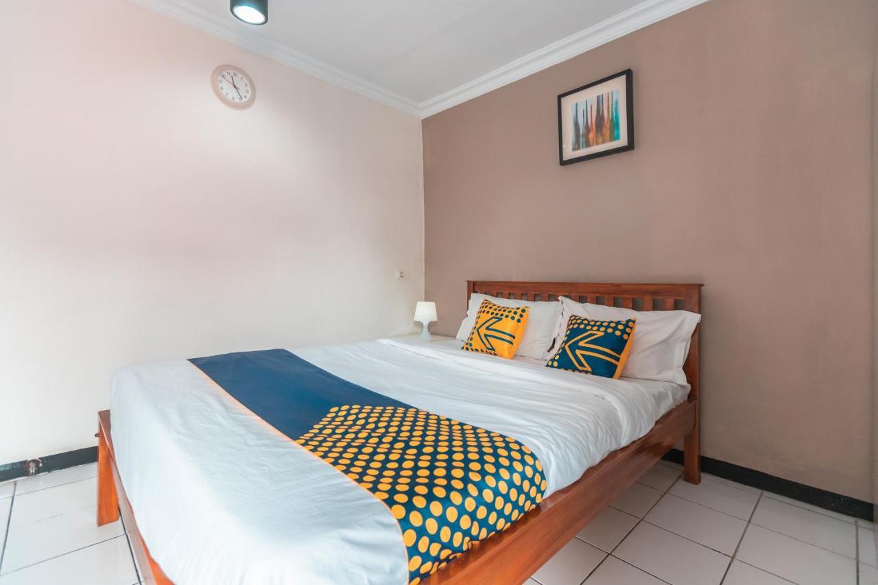 Spot On 2033 Kayumanis Homestay Syariah Jakarta Exterior foto