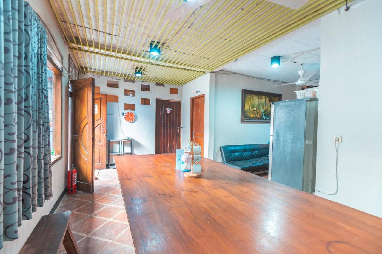 Spot On 2033 Kayumanis Homestay Syariah Jakarta Exterior foto